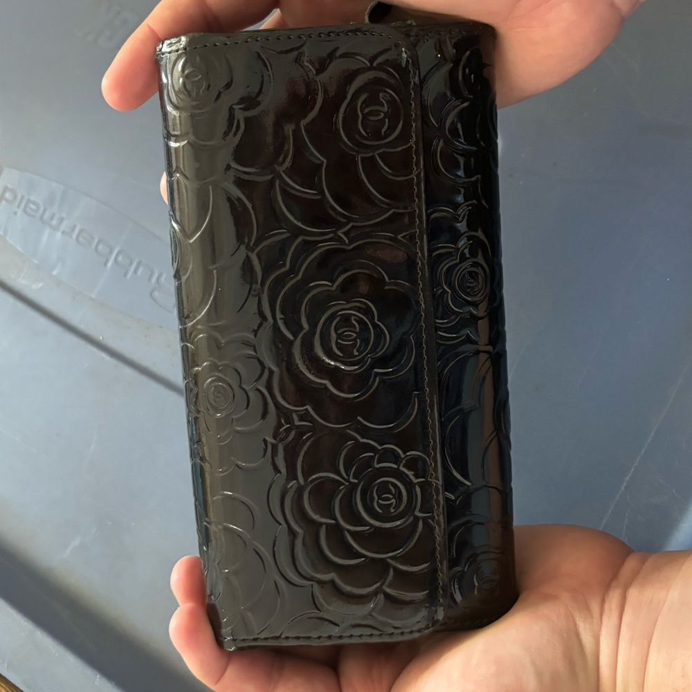 All Black wallet Gently used very nice.